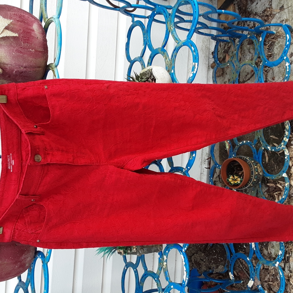 Jegging, red with flower pattern,  size 6r.